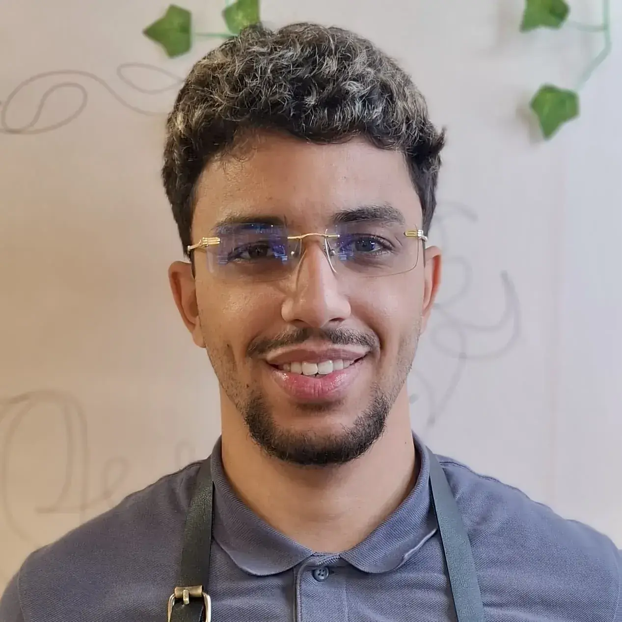 Ramy, coiffeur barbier au salon XOXO COIFFURE Paris 6e