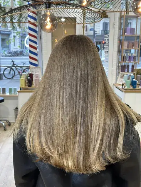 Balayage miel naturel chez XOXO COIFFURE