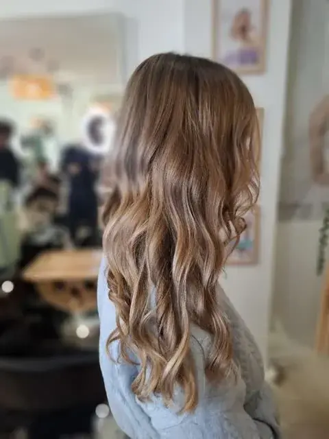 Ondulations naturelles chez XOXO COIFFURE