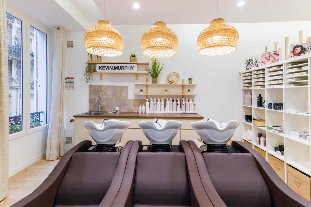 Vitrine extérieure du salon XOXO COIFFURE Paris Montparnasse